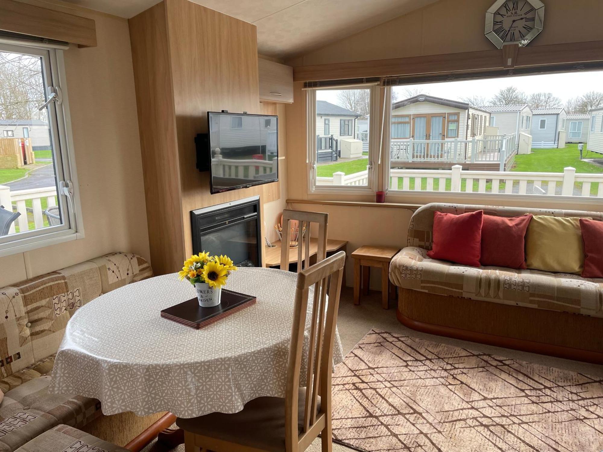 Cosy 3 Bedroom Caravan, South Cerney Ngoại thất bức ảnh